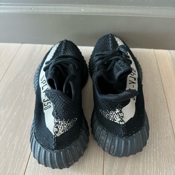 Yeezy Boost 350 V2 - Picture 2 of 5